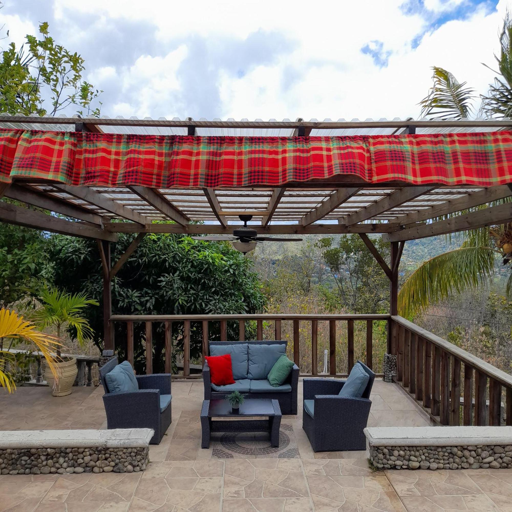 Eden Crest Villa Anse La Raye Exterior photo